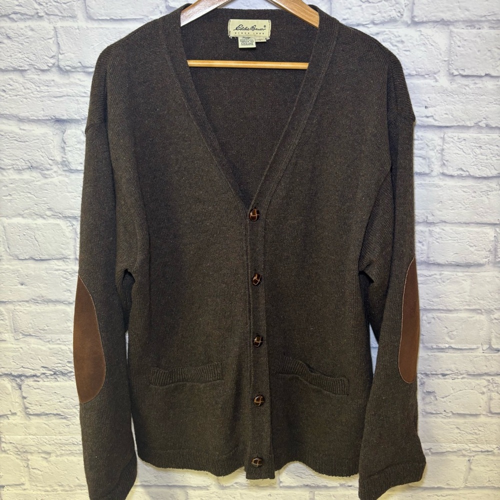 Vintage EDDIE BAUER Suede Elbow Patch 100%  Wool Cardigan Sweater Size L USA